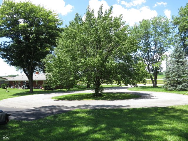 11261 E State Road 46, Columbus, IN 47203