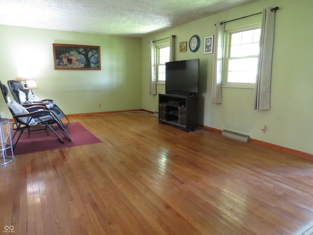 11261 E State Road 46, Columbus, IN 47203