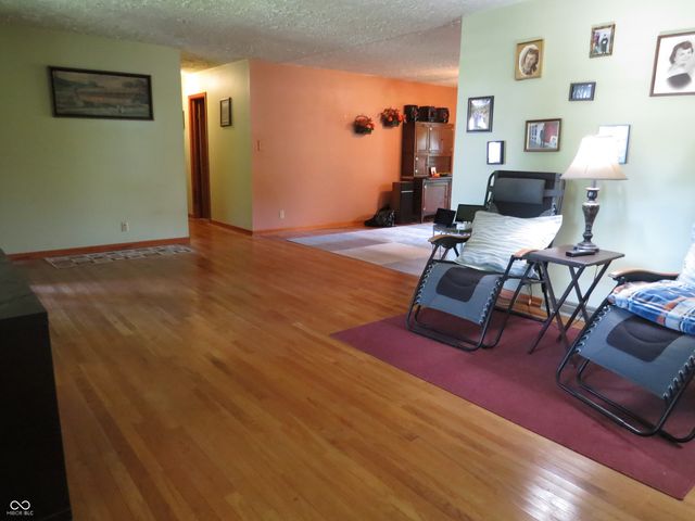 11261 E State Road 46, Columbus, IN 47203