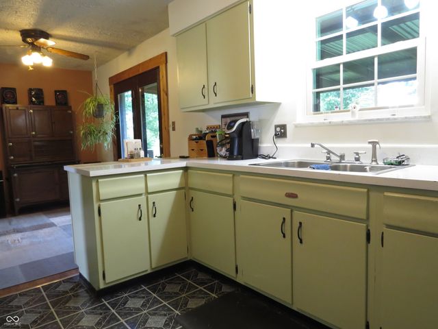 11261 E State Road 46, Columbus, IN 47203