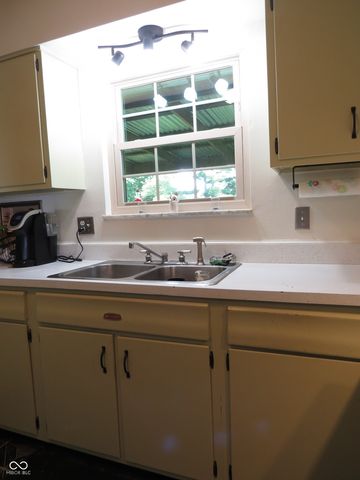 11261 E State Road 46, Columbus, IN 47203