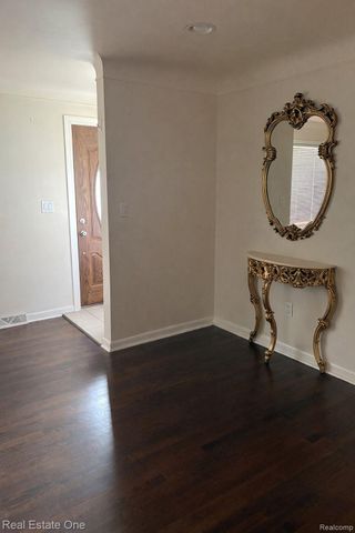 27014 Ford Road, Dearborn Heights, MI 48127