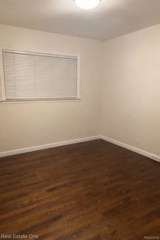 27014 Ford Road, Dearborn Heights, MI 48127