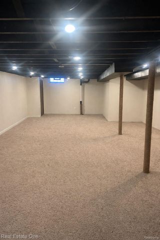 27014 Ford Road, Dearborn Heights, MI 48127