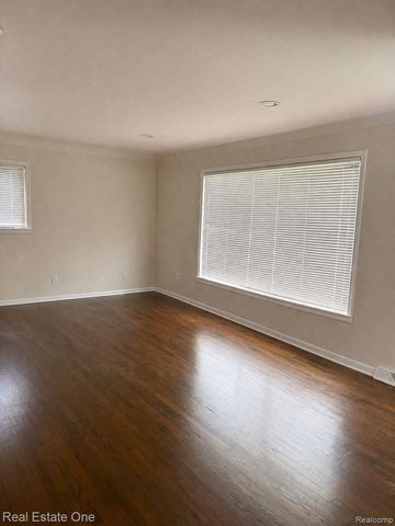 27014 Ford Road, Dearborn Heights, MI 48127