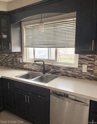 27014 Ford Road, Dearborn Heights, MI 48127