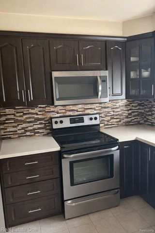 27014 Ford Road, Dearborn Heights, MI 48127