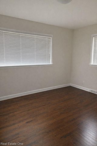 27014 Ford Road, Dearborn Heights, MI 48127