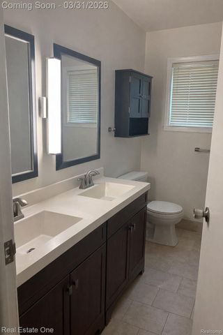 27014 Ford Road, Dearborn Heights, MI 48127