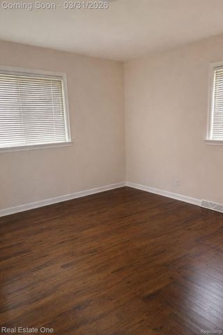 27014 Ford Road, Dearborn Heights, MI 48127