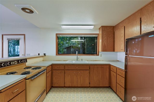 909 Lorenz Road NW, Lakebay, WA 98349