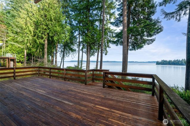 909 Lorenz Road NW, Lakebay, WA 98349