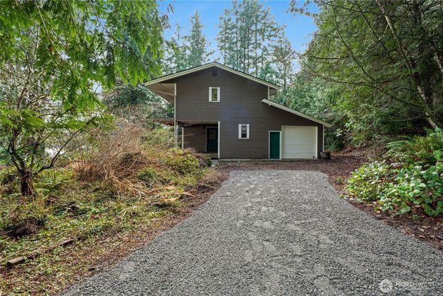 909 Lorenz Road NW, Lakebay, WA 98349