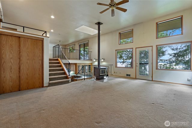 909 Lorenz Road NW, Lakebay, WA 98349