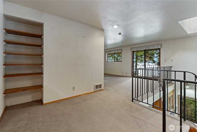 909 Lorenz Road NW, Lakebay, WA 98349