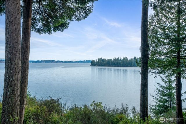 909 Lorenz Road NW, Lakebay, WA 98349