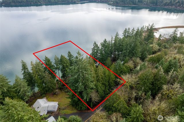 909 Lorenz Road NW, Lakebay, WA 98349