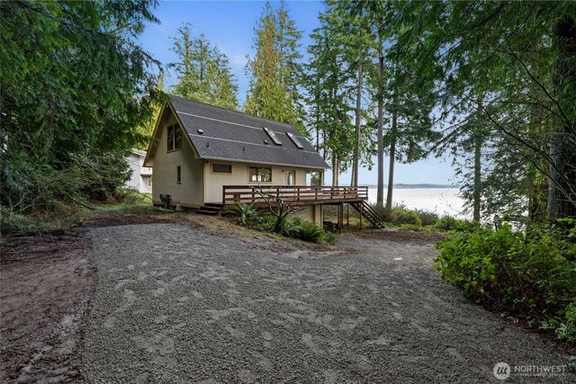 909 Lorenz Road NW, Lakebay, WA 98349