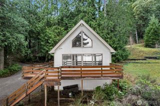 909 Lorenz Road NW, Lakebay, WA 98349