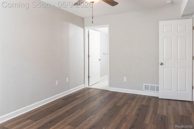 5018 Harbor Oak Drive, Waterford Charter Township, MI 48329