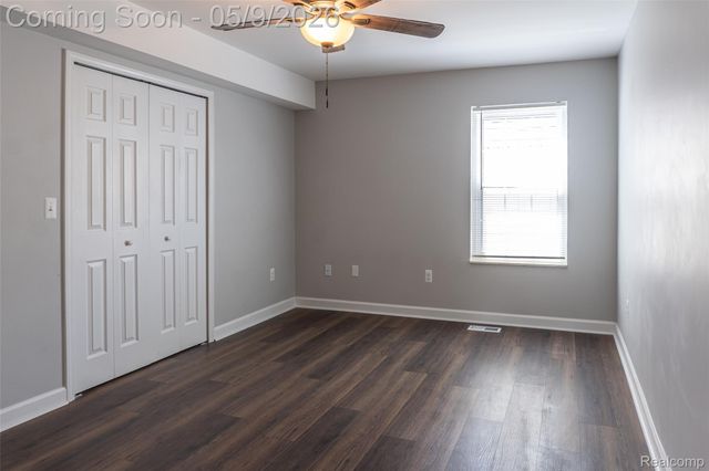 5018 Harbor Oak Drive, Waterford Charter Township, MI 48329
