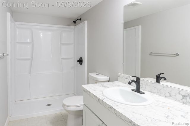 5018 Harbor Oak Drive, Waterford Charter Township, MI 48329