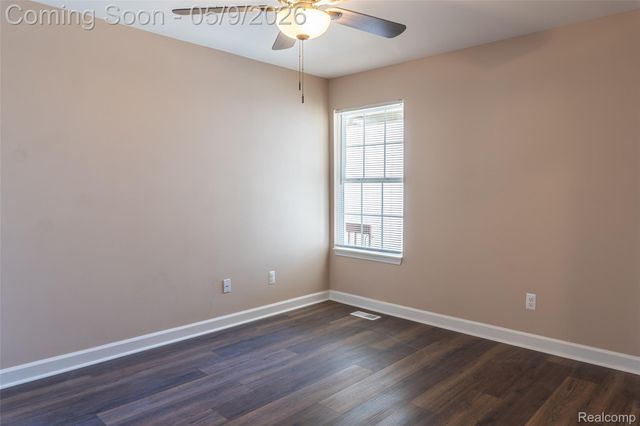 5018 Harbor Oak Drive, Waterford Charter Township, MI 48329