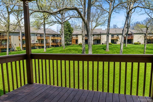 5018 Harbor Oak Drive, Waterford Charter Township, MI 48329