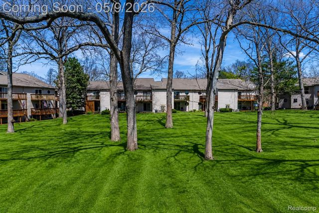 5018 Harbor Oak Drive, Waterford Charter Township, MI 48329