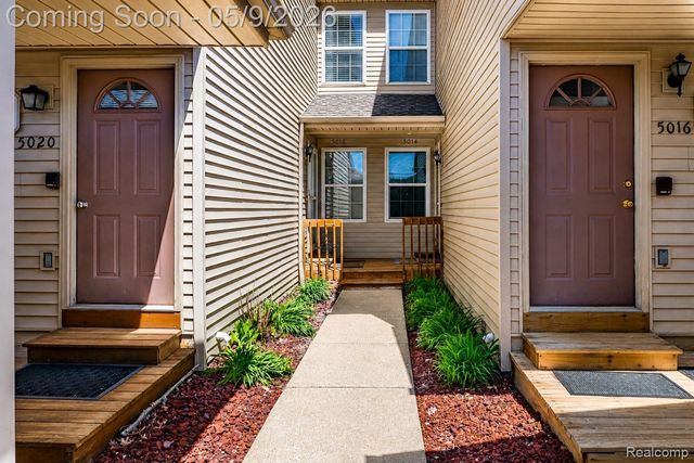 5018 Harbor Oak Drive, Waterford Charter Township, MI 48329