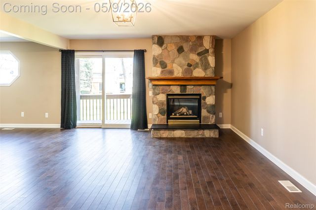 5018 Harbor Oak Drive, Waterford Charter Township, MI 48329
