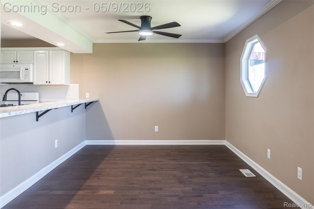 5018 Harbor Oak Drive, Waterford Charter Township, MI 48329
