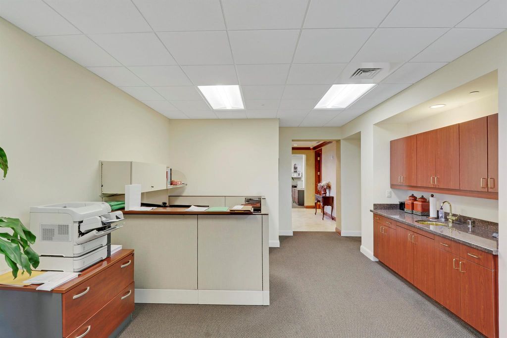 Image 17 of property listing at 6751 N Federal Hwy Highway 401, 402 , 403, Boca Raton, FL 33487