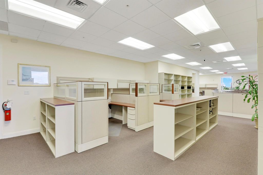 Image 39 of property listing at 6751 N Federal Hwy Highway 401, 402 , 403, Boca Raton, FL 33487