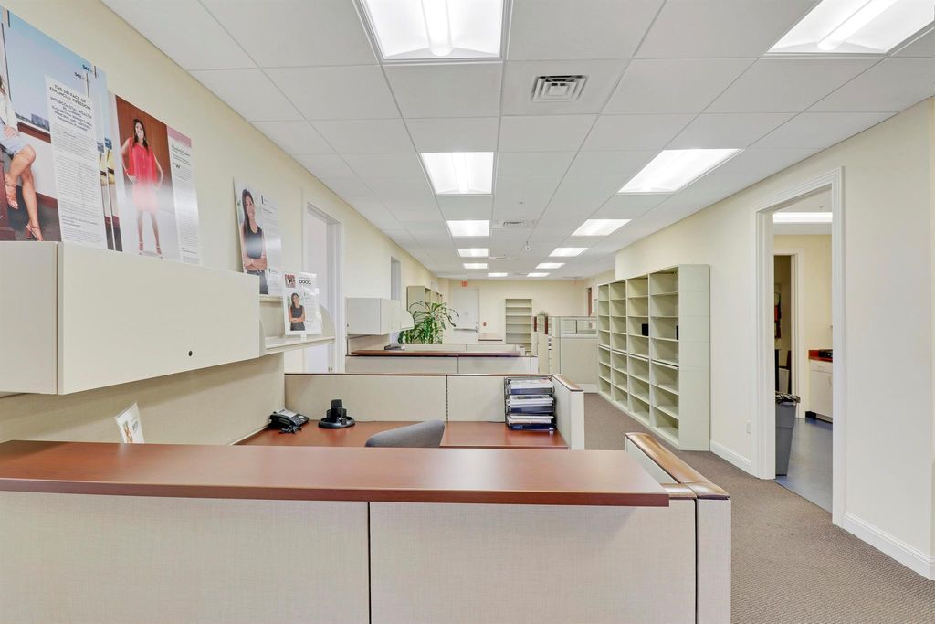 Image 45 of property listing at 6751 N Federal Hwy Highway 401, 402 , 403, Boca Raton, FL 33487
