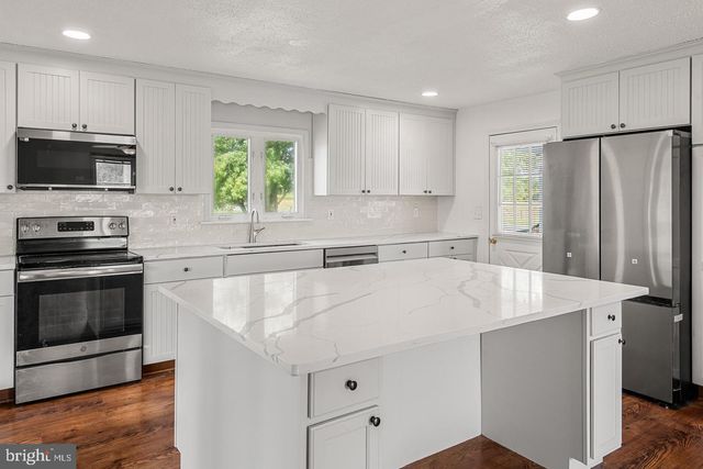 1133 KINGS HWY, Pilesgrove, NJ 08098