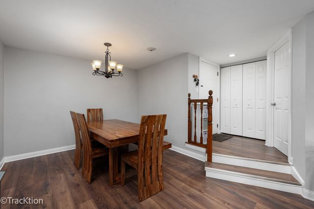 717 Maplewood Court B, Willowbrook, IL 60527