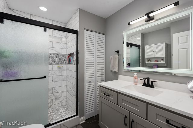 717 Maplewood Court B, Willowbrook, IL 60527