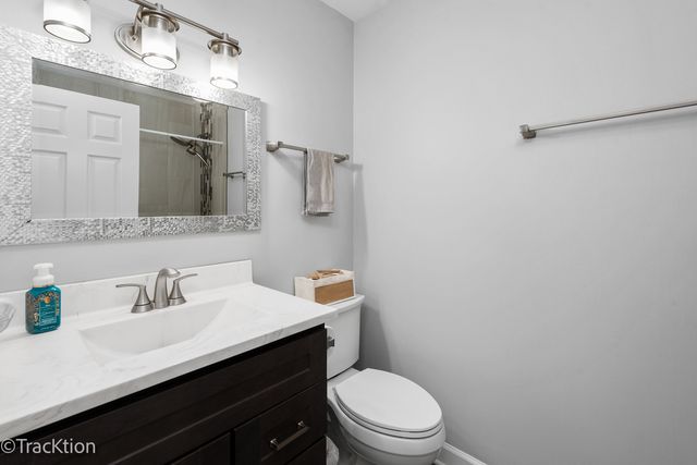 717 Maplewood Court B, Willowbrook, IL 60527