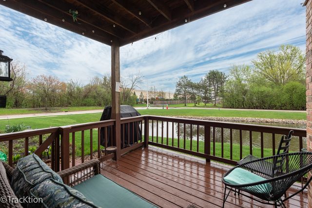 717 Maplewood Court B, Willowbrook, IL 60527