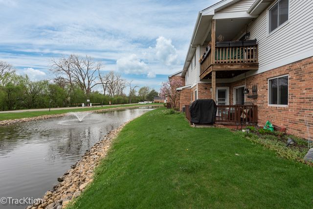 717 Maplewood Court B, Willowbrook, IL 60527