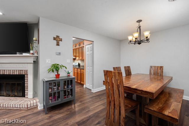 717 Maplewood Court B, Willowbrook, IL 60527