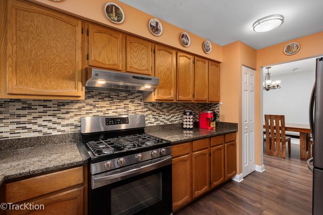 717 Maplewood Court B, Willowbrook, IL 60527