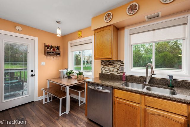 717 Maplewood Court B, Willowbrook, IL 60527