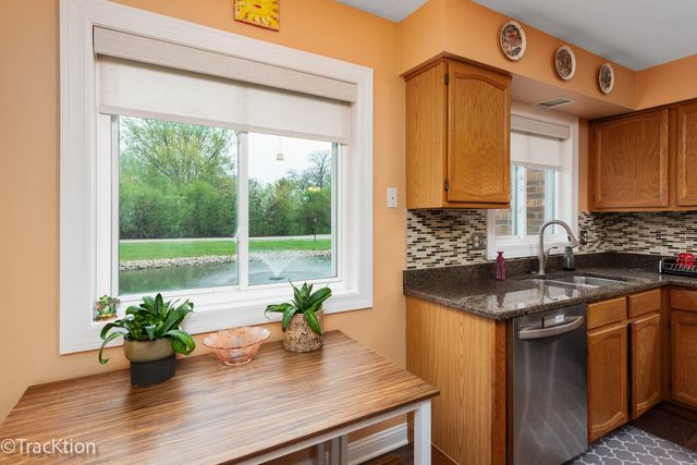 717 Maplewood Court B, Willowbrook, IL 60527