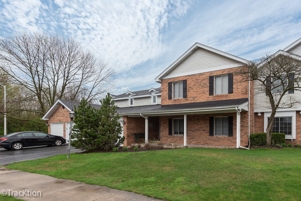 717 Maplewood Court B, Willowbrook, IL 60527