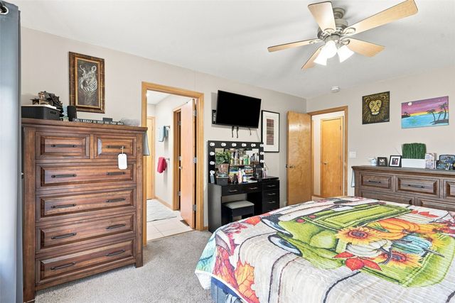 7916 Westfield Drive NE, Cedar Rapids, IA 52402
