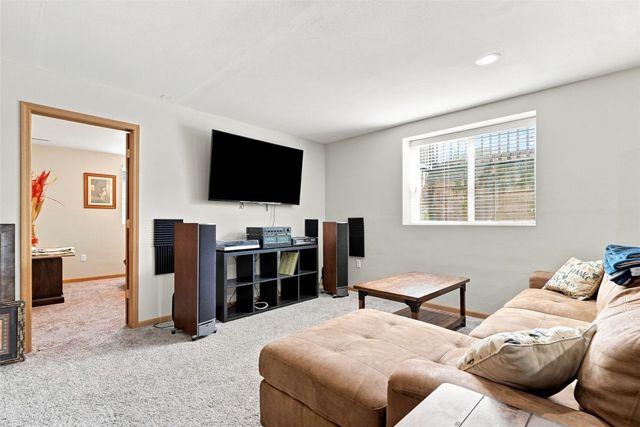 7916 Westfield Drive NE, Cedar Rapids, IA 52402