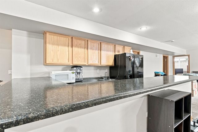 7916 Westfield Drive NE, Cedar Rapids, IA 52402