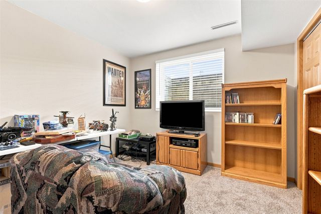 7916 Westfield Drive NE, Cedar Rapids, IA 52402